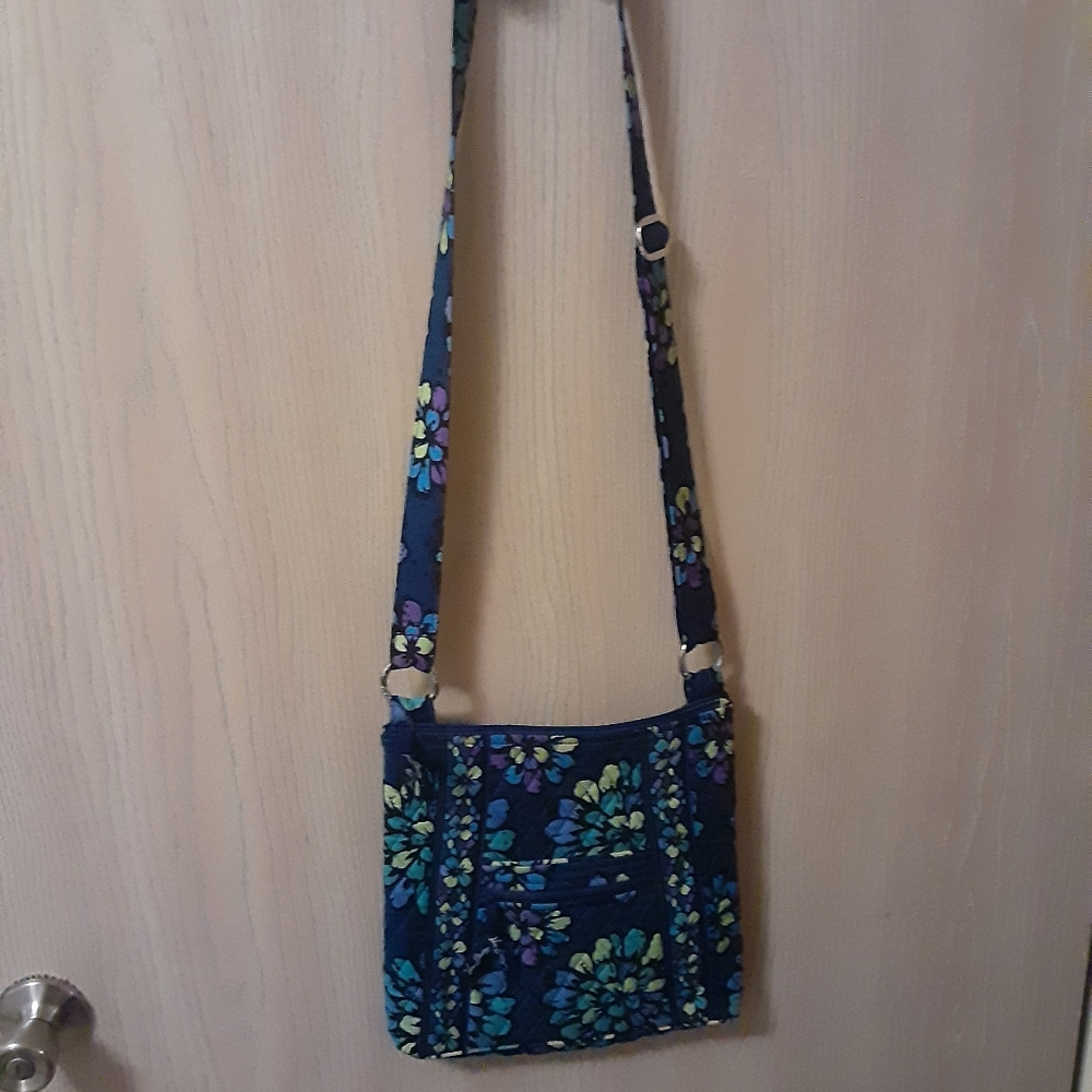 VERA BRADLEY HANDBAG